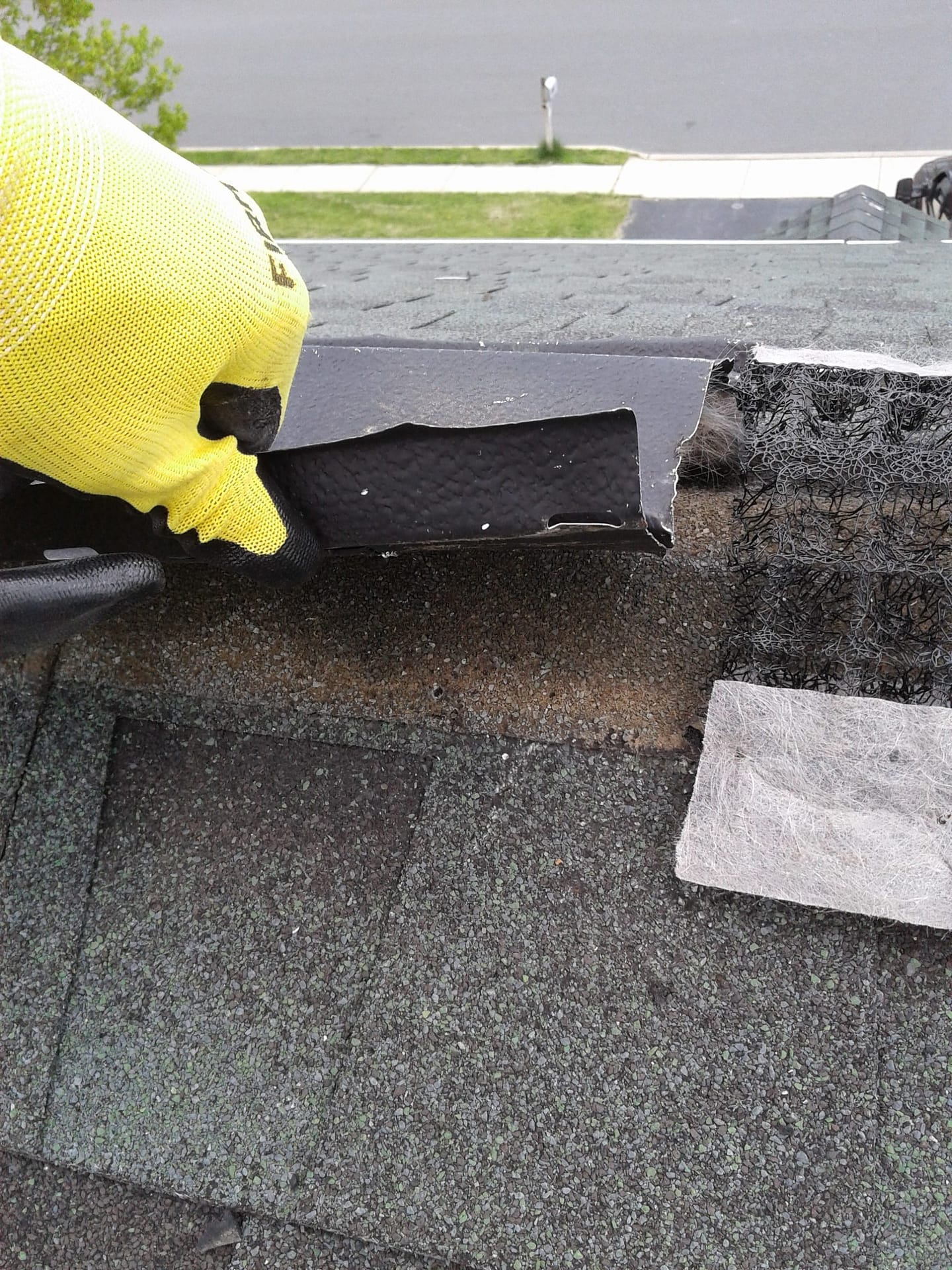 Checking for roof leaks under asphalt shingles, DIY Roof repair, Repairing small roof leaks, check existing shingles, fix own roof, check for mold growth